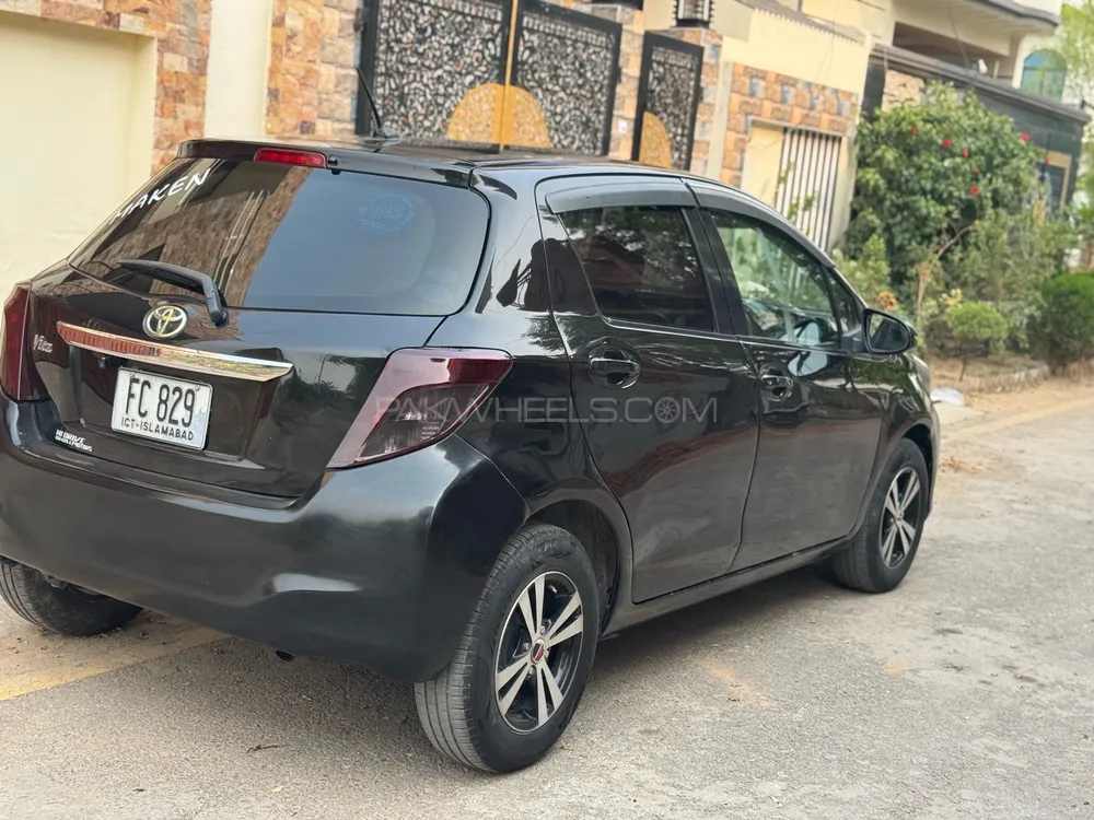 Toyota Vitz 2011 for Sale in Mandi bahauddin Image-1