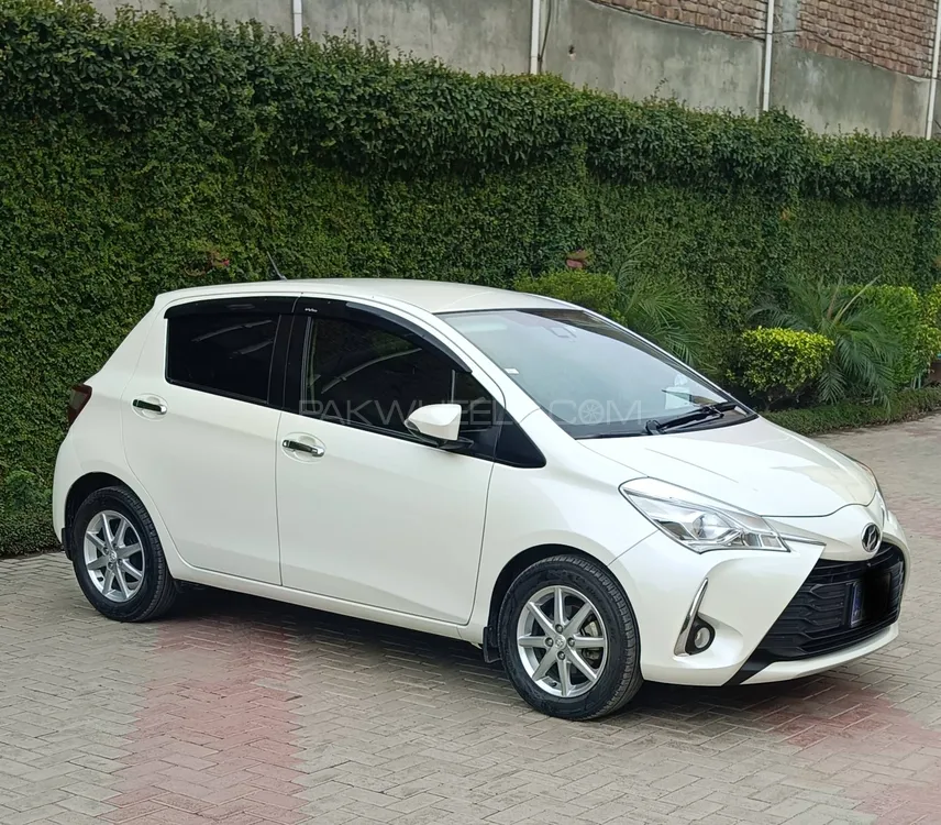 Toyota Vitz 2020 for Sale in Peshawar Image-1
