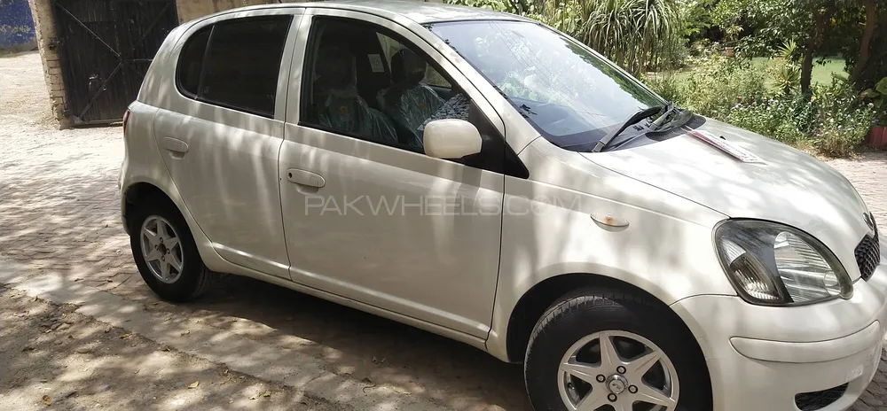 Toyota Vitz 2004 for Sale in Bannu Image-1