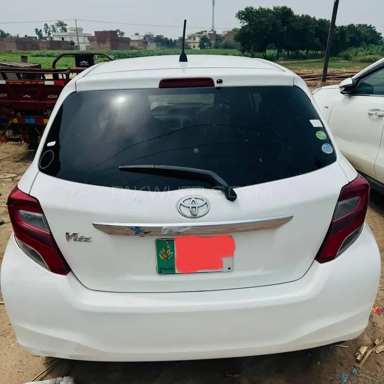 Toyota Vitz 2017 for Sale in Kasur Image-1