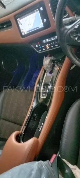 Honda Vezel 2014 for Sale in Karachi Image-1