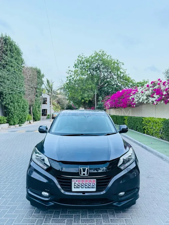 Honda Vezel 2014 for Sale in Karachi Image-1