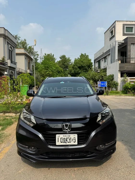 Honda Vezel 2017 for Sale in Lahore Image-1