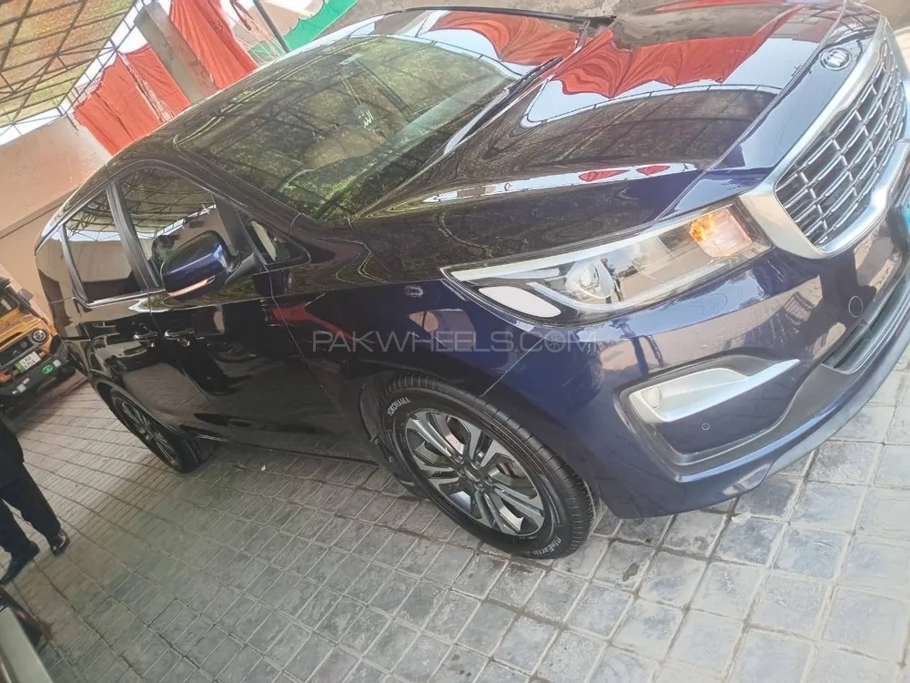 KIA Carnival 2019 for Sale in Faisalabad Image-1
