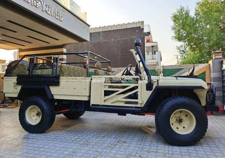 Land Rover Defender 2000 for Sale in Kotli Loharan Image-1