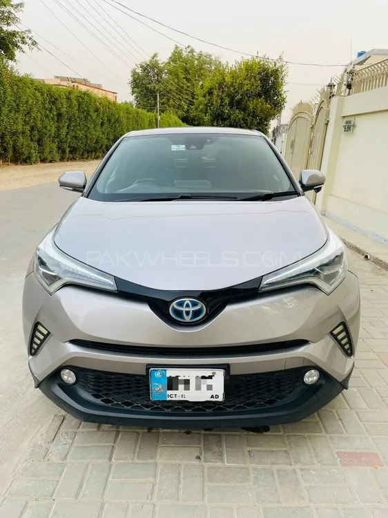 Toyota C-HR 2017 for Sale in Islamabad Image-1