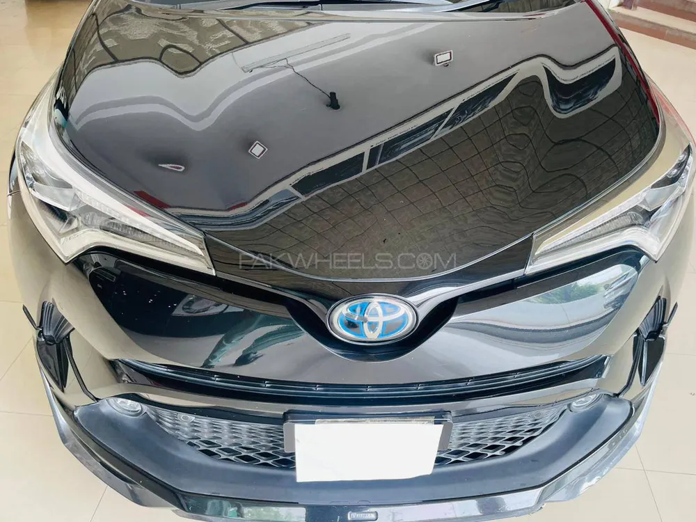 Toyota C-HR 2018 for Sale in Islamabad Image-1