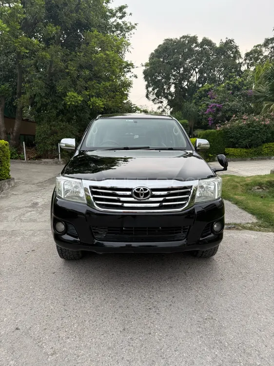 Toyota Hilux 2015 for Sale in Islamabad Image-1