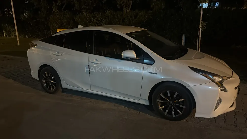 Toyota Prius 2021 for Sale in Faisalabad Image-1