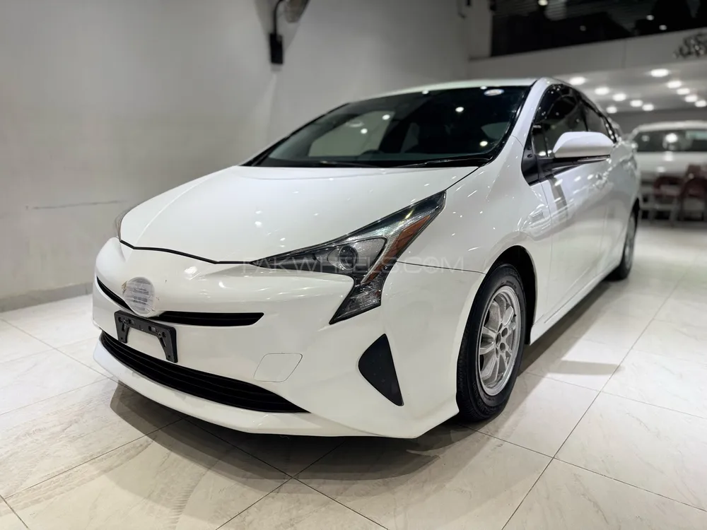 Toyota Prius 2018 for Sale in Karachi Image-1
