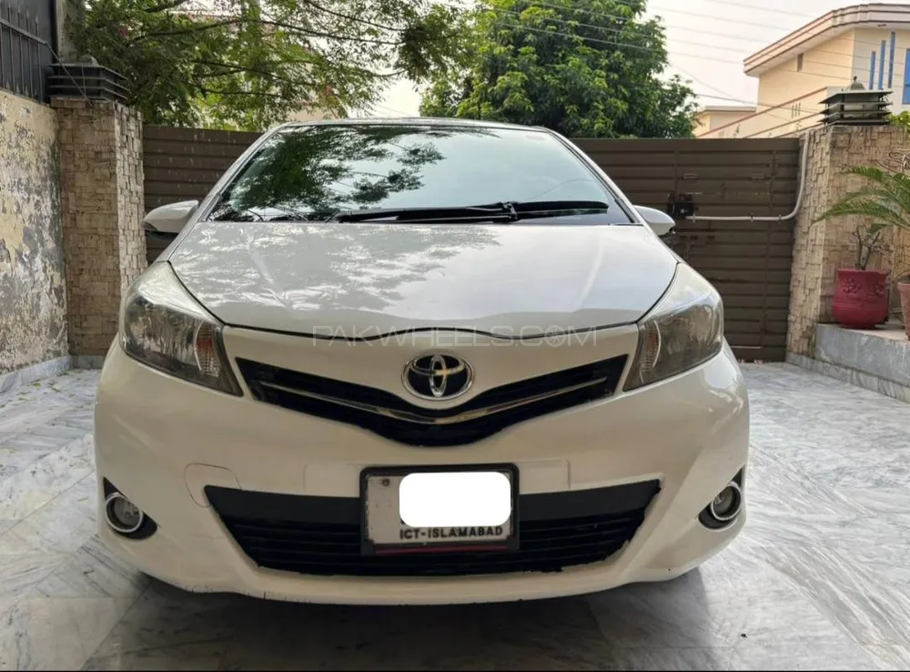 Toyota Vitz 2012 for Sale in Islamabad Image-1