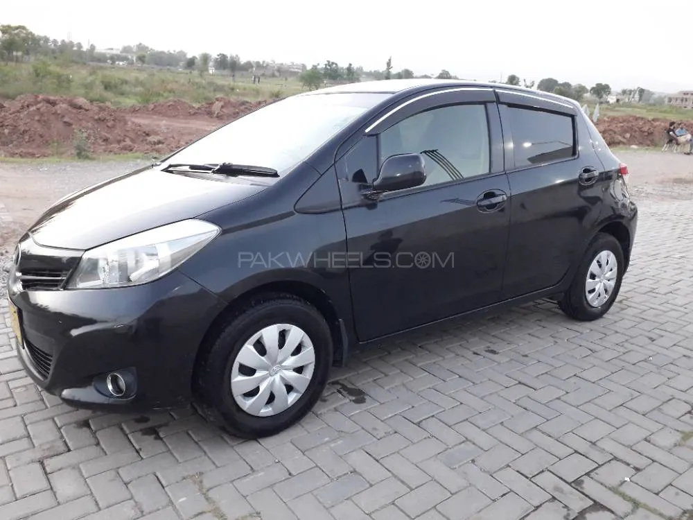 Toyota Vitz 2013 for Sale in Islamabad Image-1