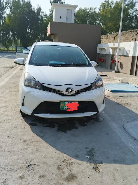 Toyota Vitz 2014 for Sale in Mardan Image-1