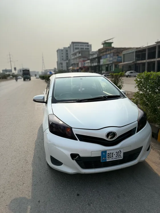 Toyota Vitz 2012 for Sale in Peshawar Image-1