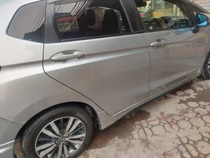 Honda Fit 1.5 Hybrid Smart Selection 2013 for Sale