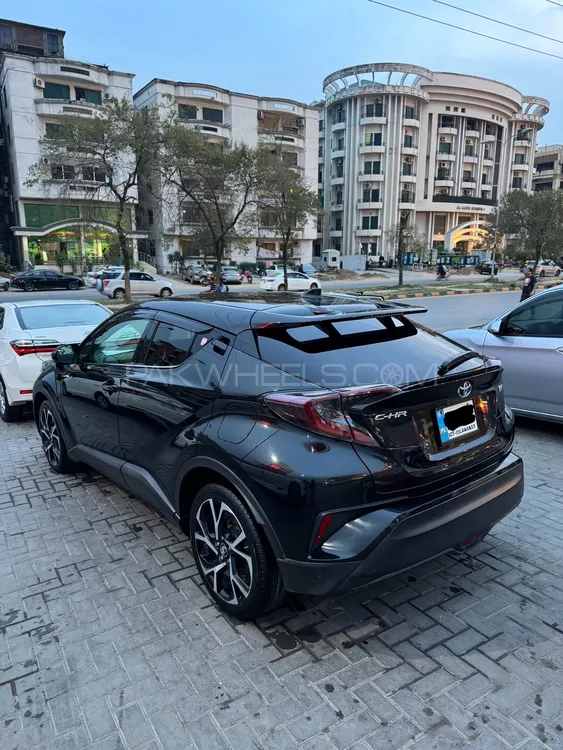 Toyota C-HR 2017 for Sale in Islamabad Image-1