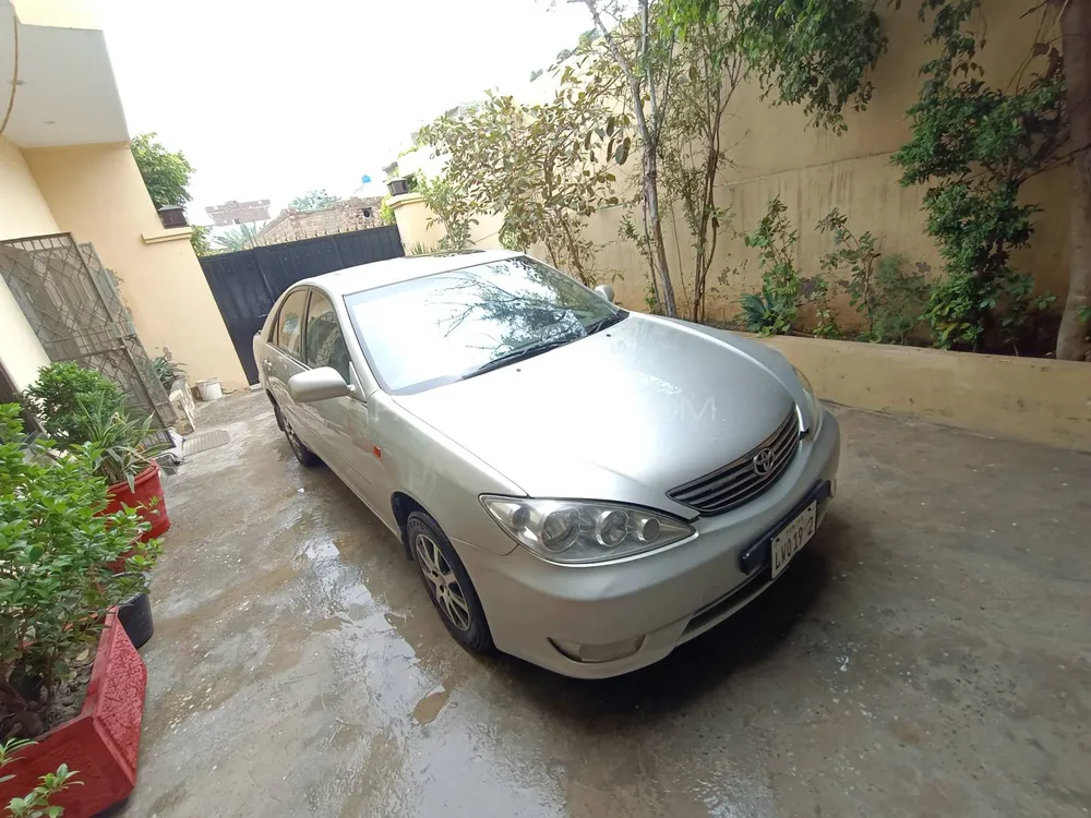Toyota Camry 2004 for Sale in Lahore Image-1