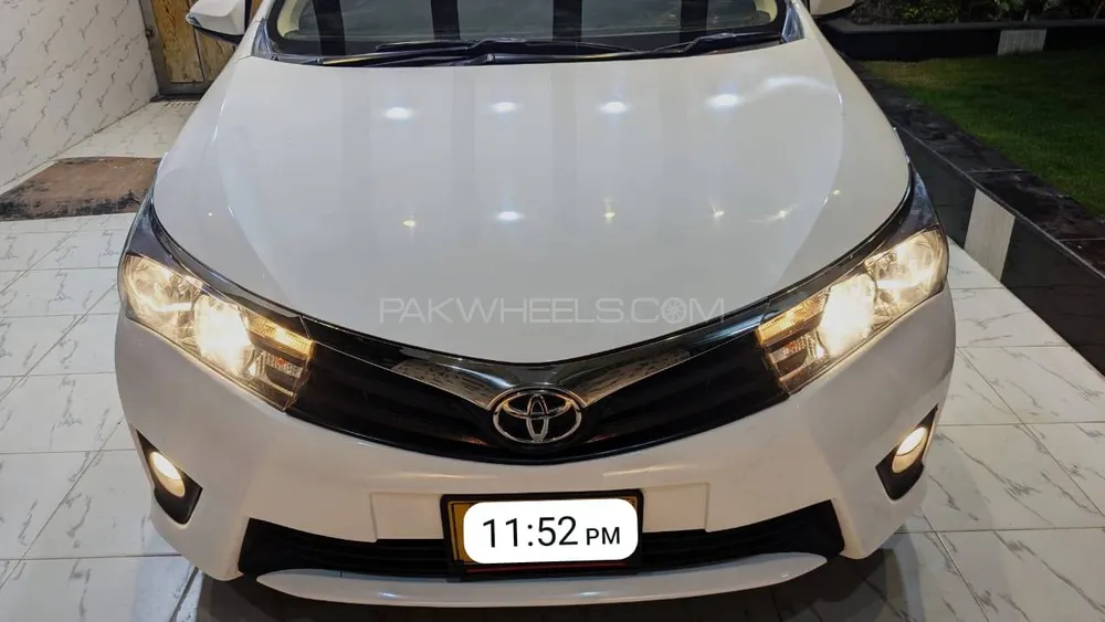 Toyota Corolla 2016 for Sale in Karachi Image-1