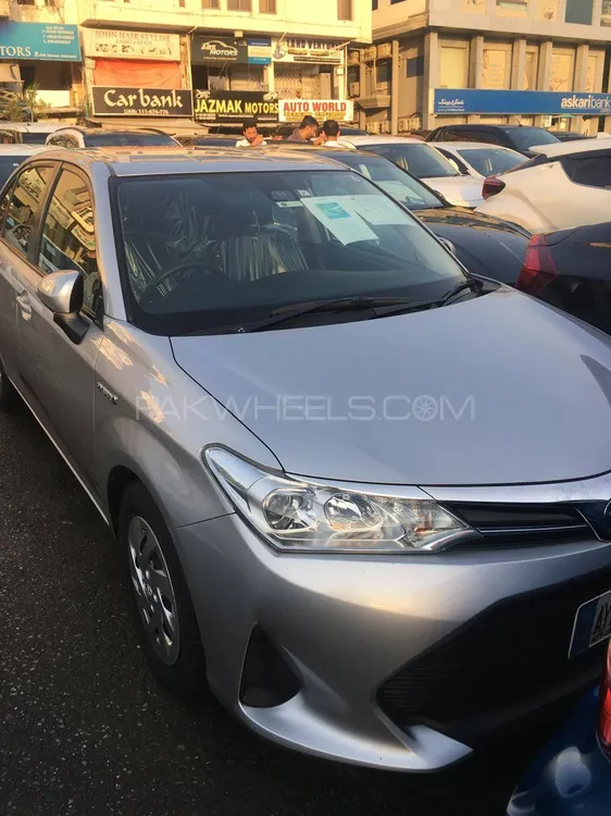 Toyota Corolla Axio 2018 for Sale in Mardan Image-1