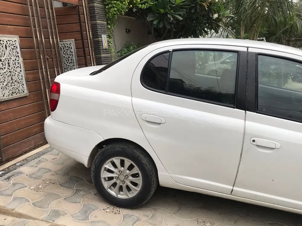 Toyota Platz 2002 for Sale in Karachi Image-1