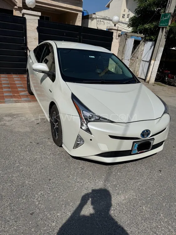 Toyota Prius 2016 for Sale in Sialkot Image-1