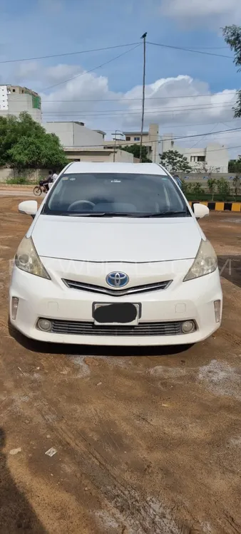 Toyota Prius Alpha 2014 for Sale in Karachi Image-1