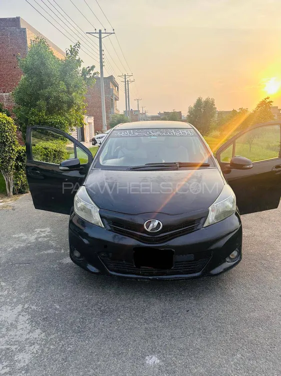Toyota Vitz 2013 for Sale in Gujranwala Image-1