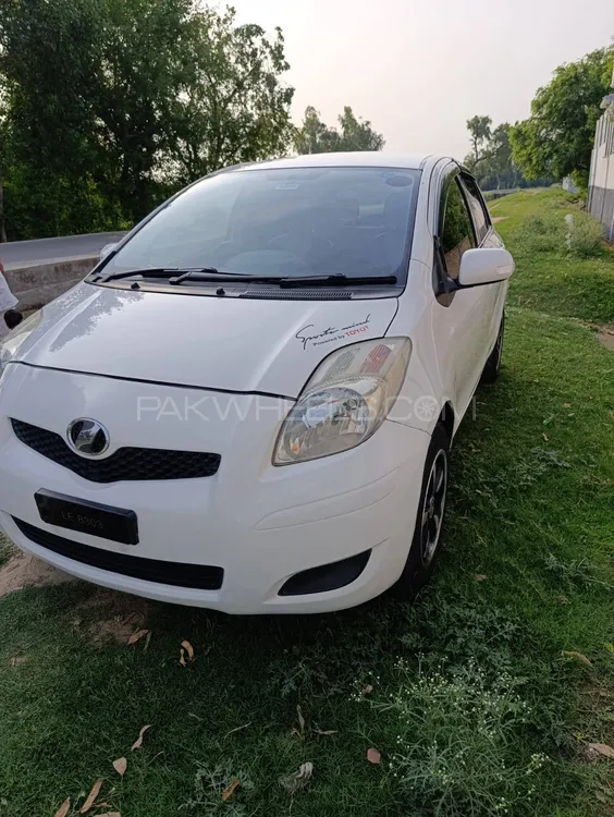 Toyota Vitz 2008 for Sale in Mardan Image-1