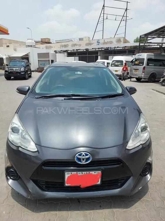 Toyota Aqua 2016 for Sale in Multan Image-1