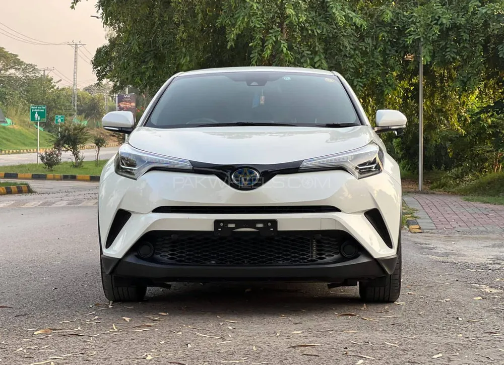 Toyota C-HR 2018 for Sale in Islamabad Image-1
