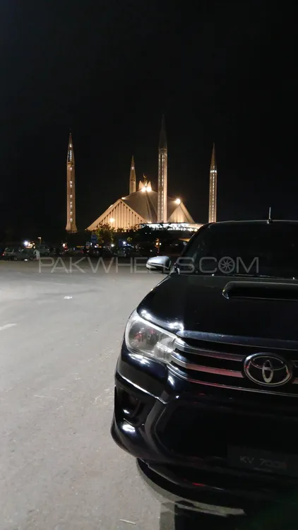 Toyota Hilux 2017 for Sale in Islamabad Image-1