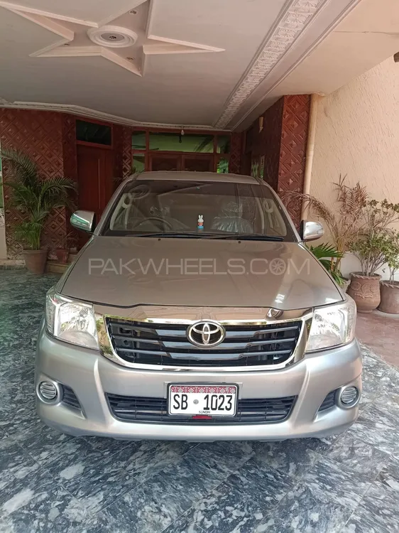 Toyota Hilux 2012 for Sale in Multan Image-1