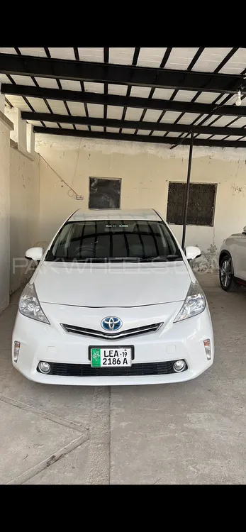 Toyota Prius Alpha 2013 for Sale in Lahore Image-1