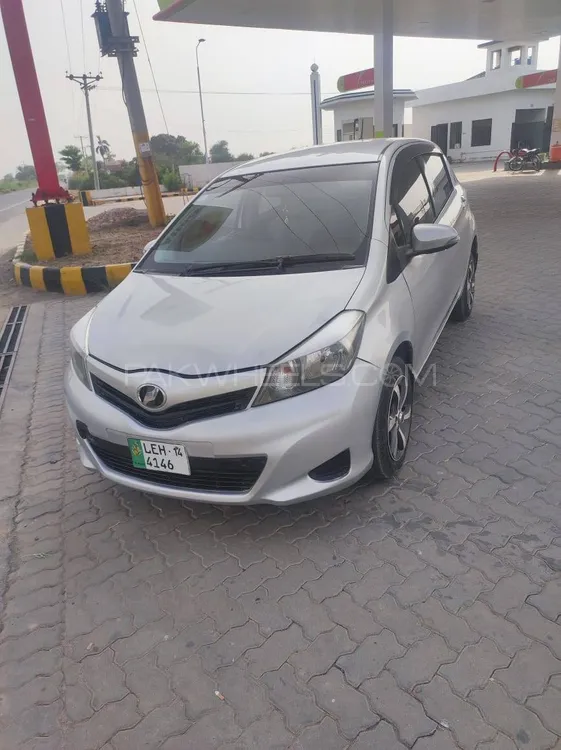 Toyota Vitz 2011 for Sale in Bhalwal Image-1