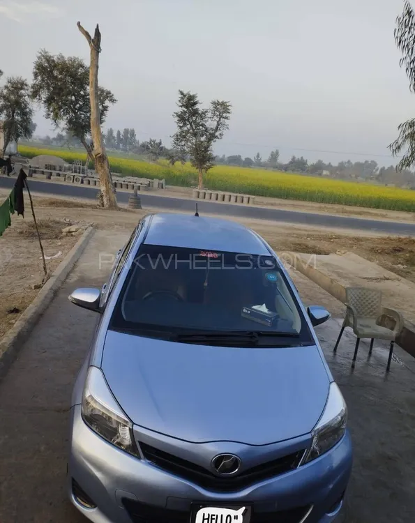 Toyota Vitz 2013 for Sale in Layyah Image-1