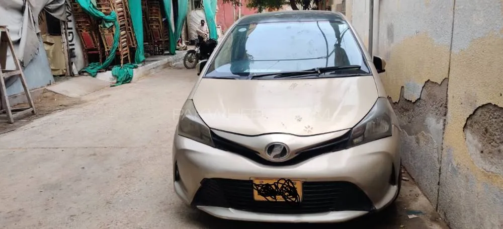 Toyota Vitz 2014 for Sale in Karachi Image-1