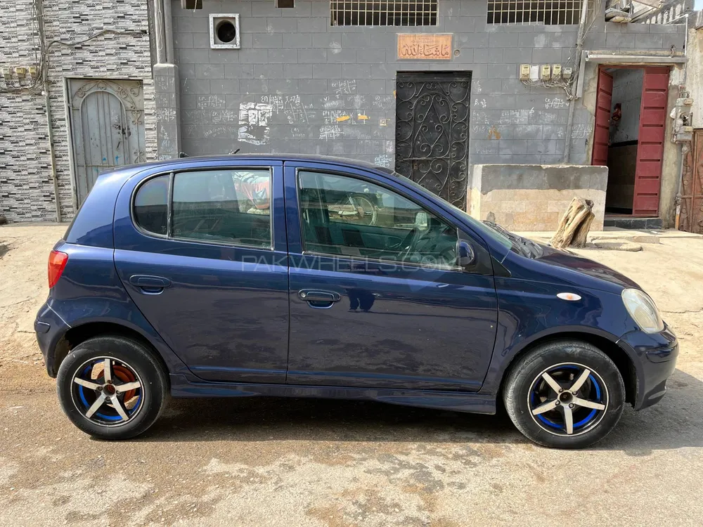 Toyota Vitz 2004 for Sale in Karachi Image-1