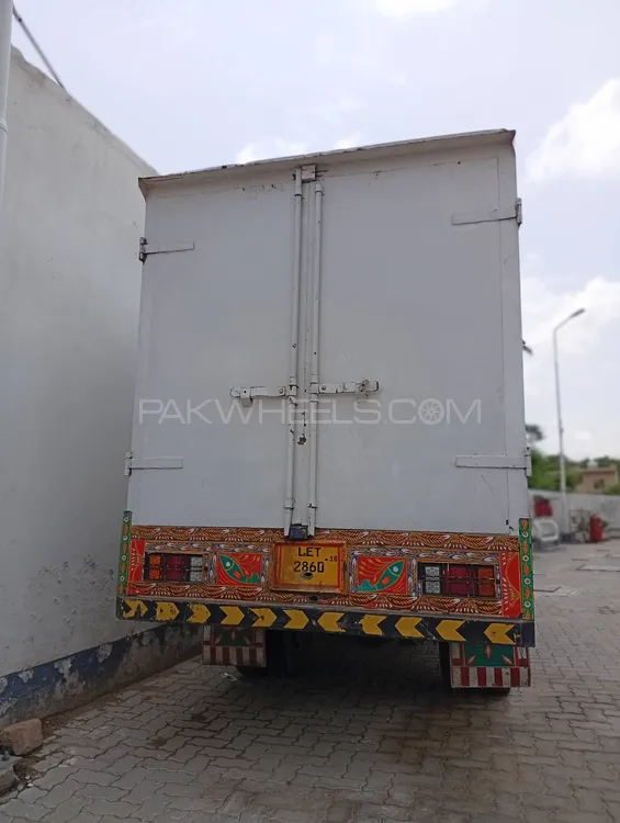 Isuzu NKR 2018 for Sale in Islamabad Image-1
