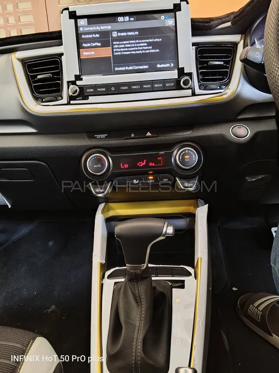 KIA Stonic 2024 for Sale in Karachi Image-1