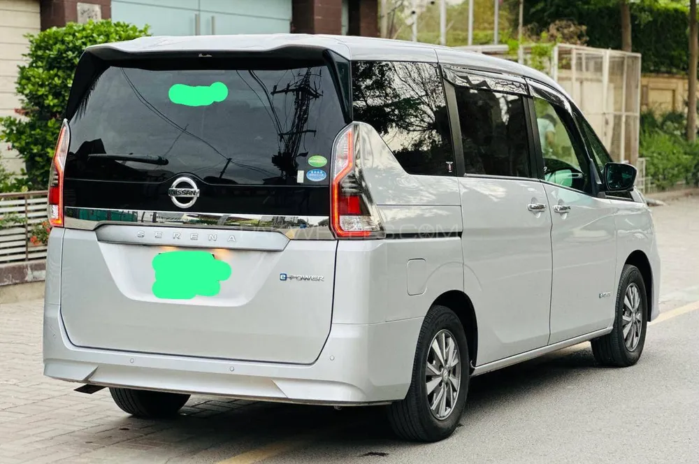 Nissan Serena 2019 for Sale in Islamabad Image-1