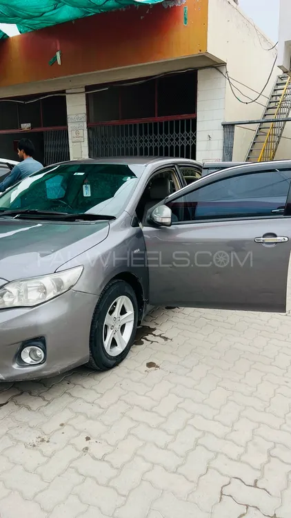 Toyota Corolla 2013 for Sale in Peshawar Image-1