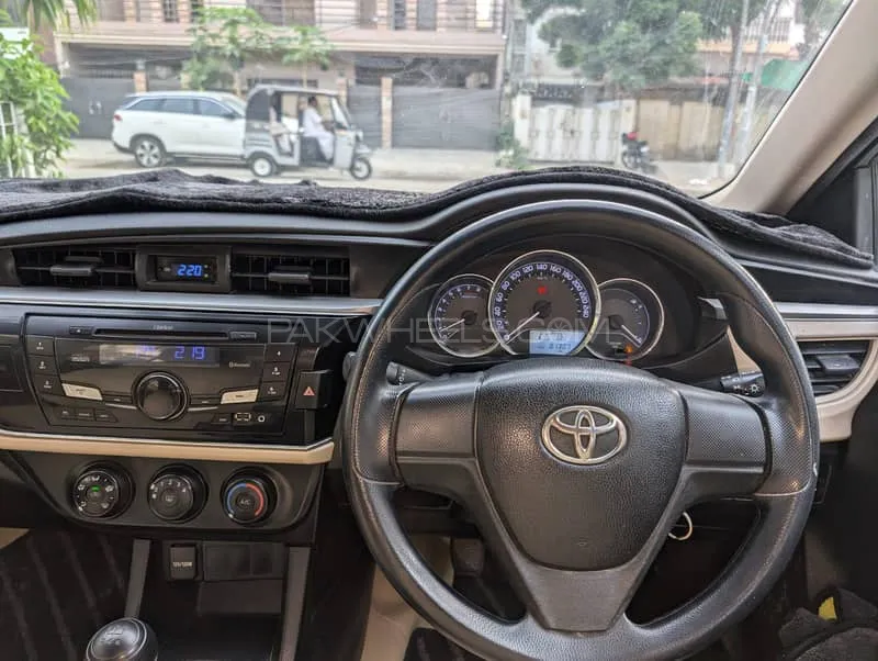 Toyota Corolla 2016 for Sale in Karachi Image-1
