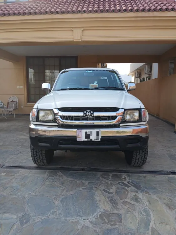 Toyota Hilux 2004 for Sale in Islamabad Image-1