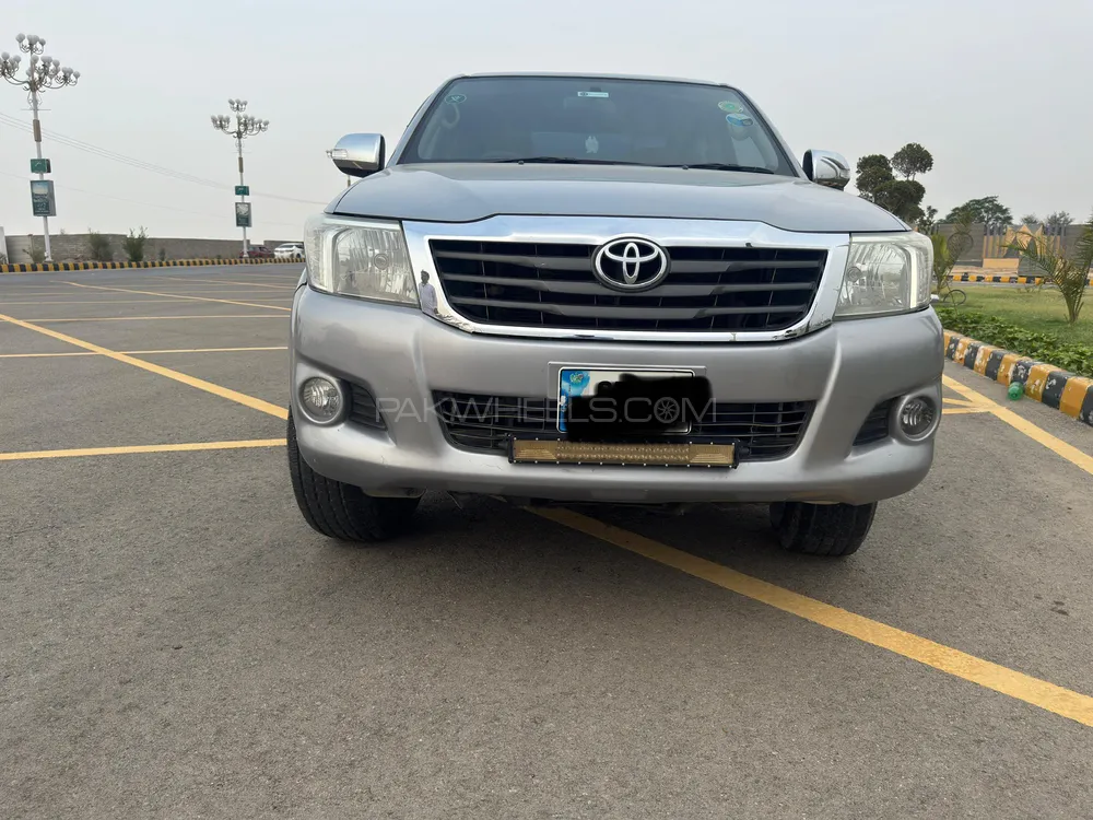 Toyota Hilux 2014 for Sale in Attock Image-1