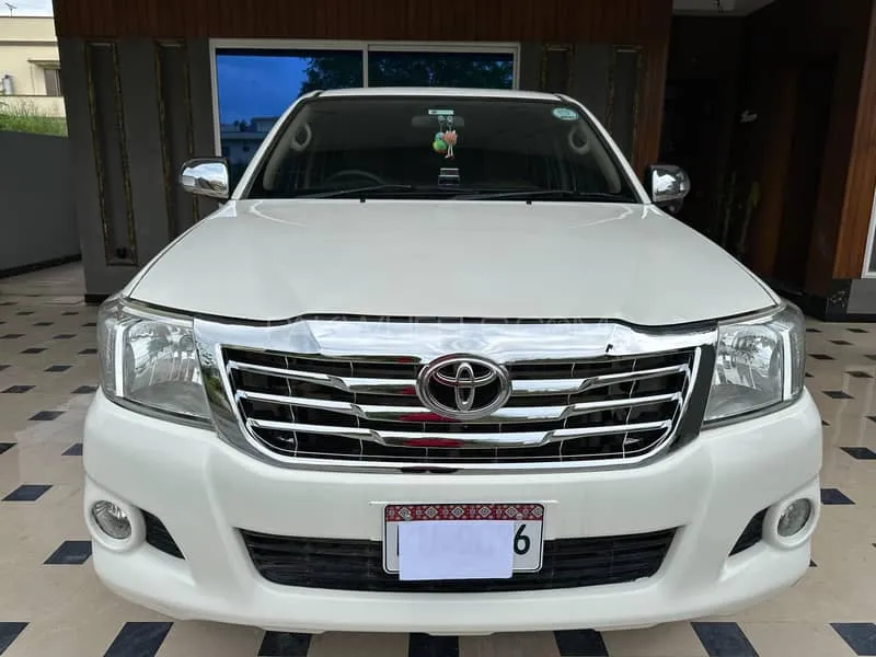 Toyota Hilux 2016 for Sale in Islamabad Image-1