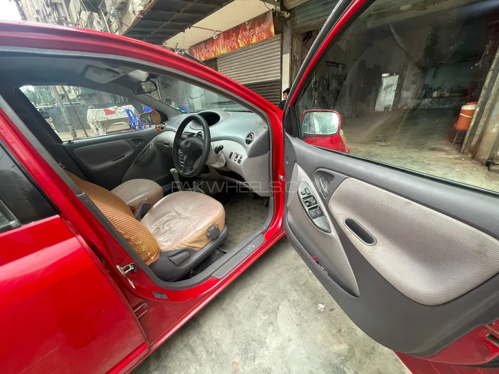 Toyota Platz 2002 for Sale in Karachi Image-1