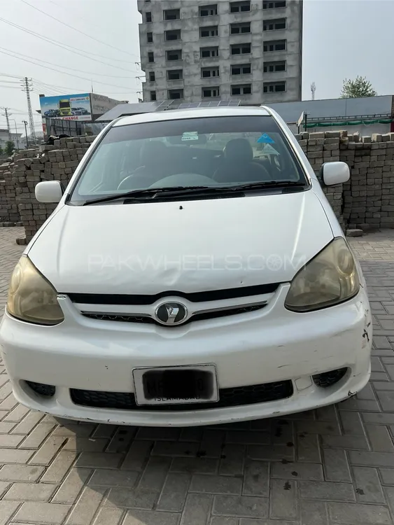 Toyota Platz 2004 for Sale in Peshawar Image-1