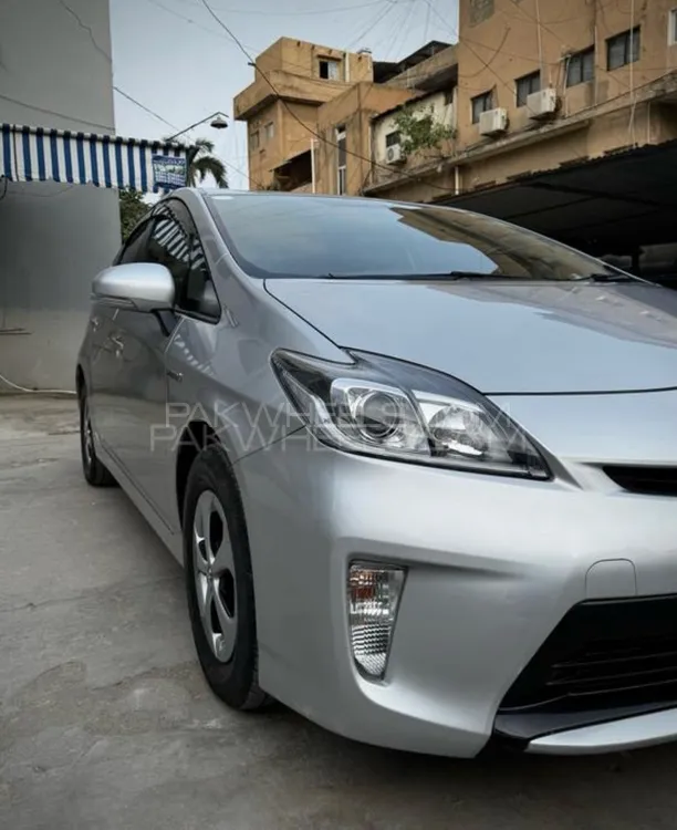 Toyota Prius 2015 for Sale in Karachi Image-1