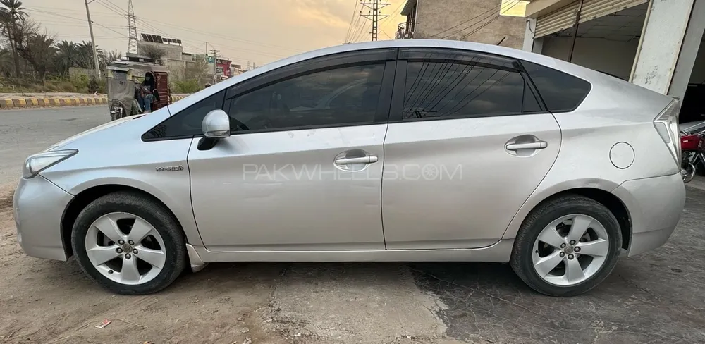 Toyota Prius 2013 for Sale in Multan Image-1