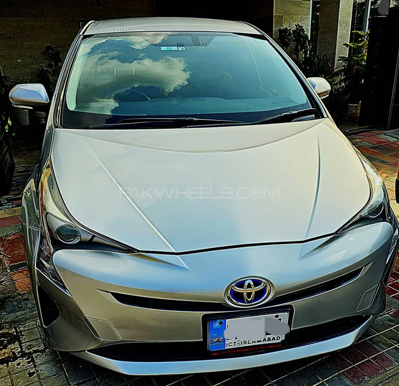 Toyota Prius 2018 for Sale in Islamabad Image-1